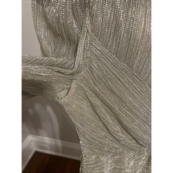 SAYLOR Metallic Pleated Midi Dress - Picture 7 of 8